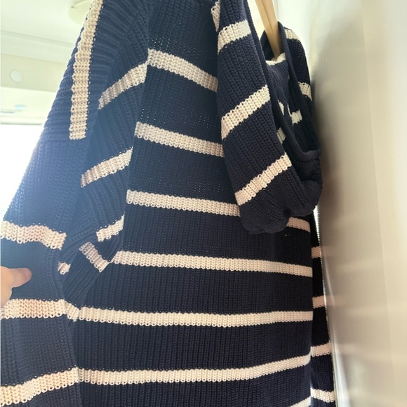 GAP Navy and White Striped V-Neck Sweater - Picture 2 of 5
